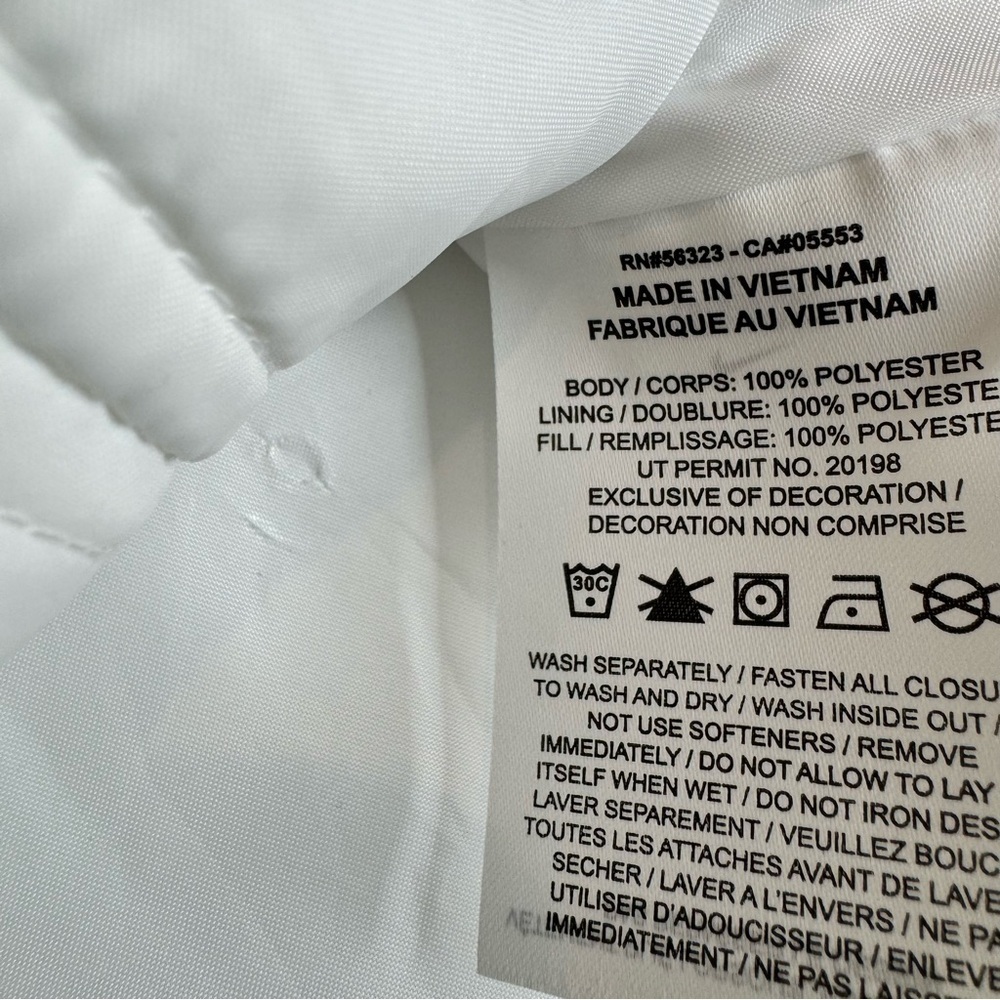 Nike Sportswear Classic Water Repellent Therma-FIT Loose Puffer Vest - Picture 15 of 16